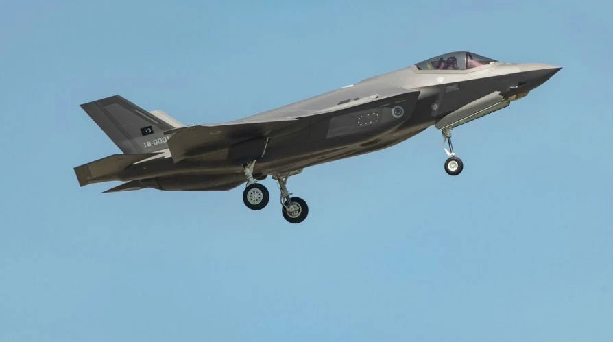 Τουρκική προπαγάνδα: «Το πρώτο F-35 με τουρκική σημαία έκανε την παρθενική του πτήση – Θα προσγειωθεί 21 Ιουνίου στη βάση της Μαλάτειας»